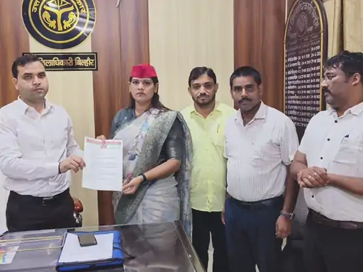बिजली विभाग के बाबू पर भ्रष्टाचार के आरोप:सपा नेत्री ने उपजिलाधिकारी के जरिए डीएम से जांच की मांग की
